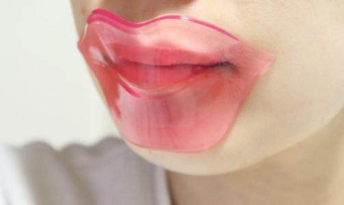 Exfoliate_your_lip.jpg Exfoliate_your_lip.jpg